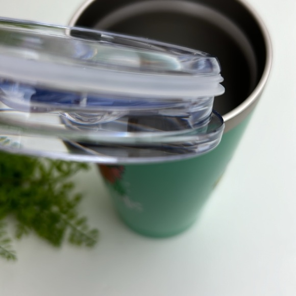 Snoopy Christmas cup with lid, NWT, cute Peanuts snowflake design - Picture 13 of 13